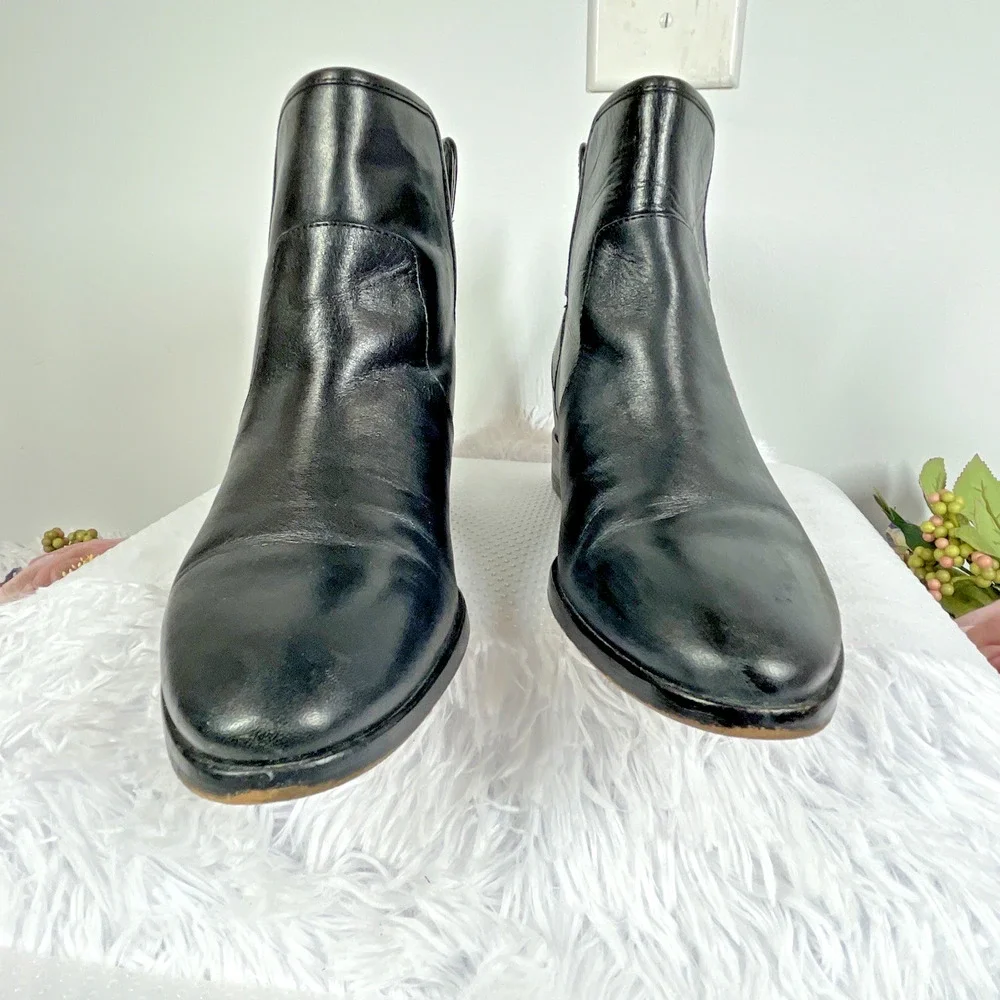 Michael Kors Womens 7M Black Leather Ankle Boots Buckle Strap Moto Biker